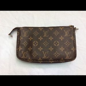 Authentic Louis Vuitton Pochette Assecoires